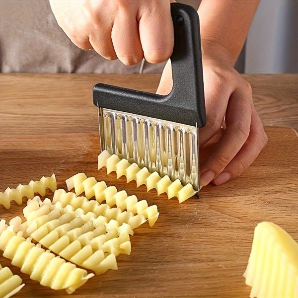 Stainless Steel Crinkle Cutter: Wavy Chopper Knife for Potato Fries, Safety Kitchen Tool, Perfect for Salads and Vegetables, Christmas Gift Idea