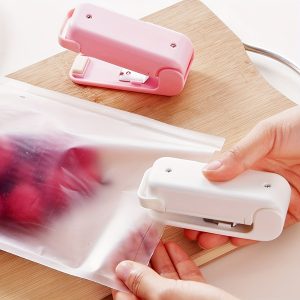 1pc Mini Portable Snack Sealer, Handheld Vacuum Food Sealer for Plastic Bags, Battery Operated (Batteries Not Included), 36V Max for Home, Hotel, Restaurant, Food Truck Use - Ideal Christmas Gift and Decoration