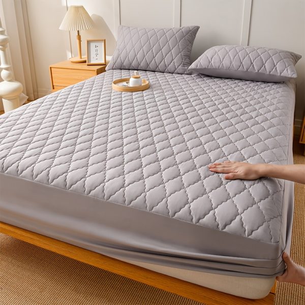 Luxury Soft Comfort Waterproof Mattress Protector - Fitted Quilted Pad with Hypoallergenic Polyurethane Filling, 100% Polyester Cover, Machine Washable, Breathable, Allergy Protection for Bedroom and Hotel - Single, Double Size Available