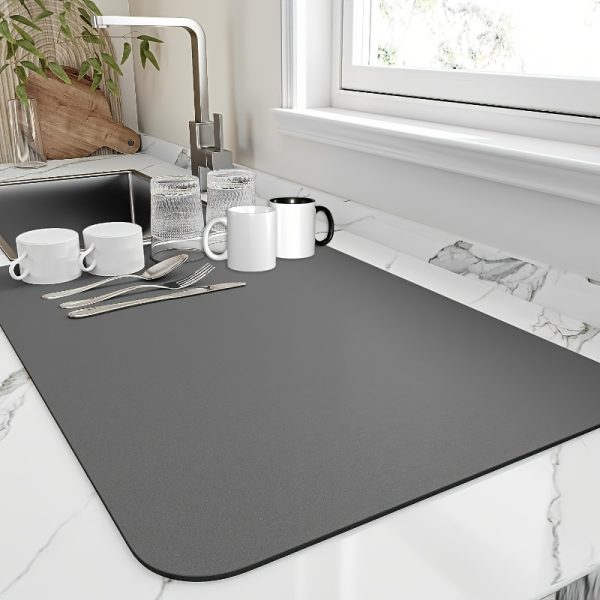 This 39.88cm x 50.04cm premium rubber dish drying mat is not only heat resistant and anti-slip, but also absorbent and stain concealing. Most importantly, it is especially easy to clean and drain, making it a must-have for restaurants, cafes, and home ki